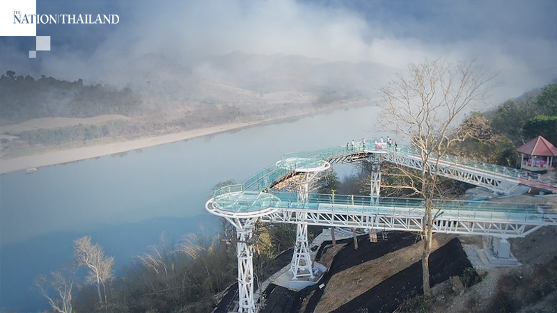 Loei’s glass skywalk draws thousands as Covid-19 controls ease Loei’s glass skywalk draws thousands as Covid-19 controls ease