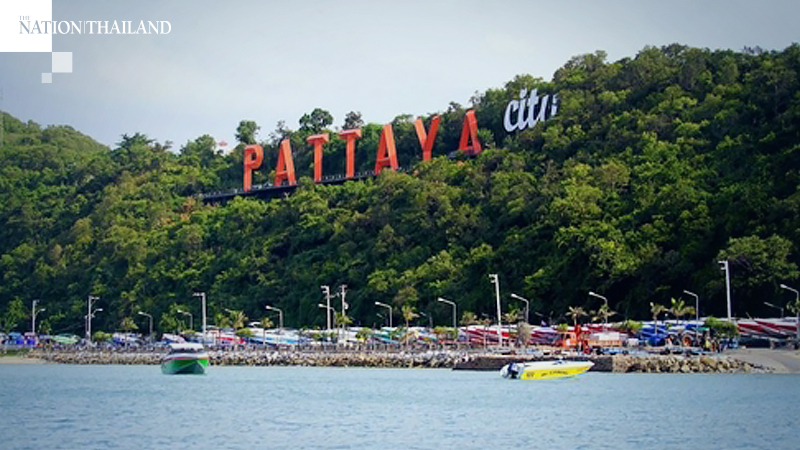 Long weekend brings crowds back to Pattaya beach Long weekend brings crowds back to Pattaya beach