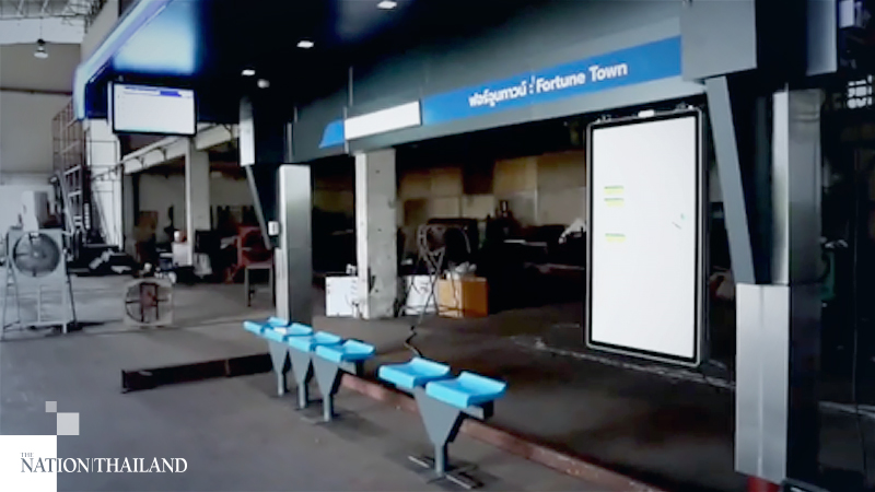 Bangkok bus stops get ‘smart’ with video screens, free WiFi Bangkok bus stops get ‘smart’ with video screens, free WiFi