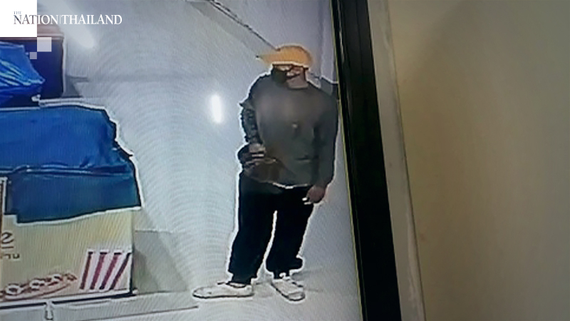Hunt on for man who robbed gold from Tesco Lotus and fled on bike Hunt on for man who robbed gold from Tesco Lotus and fled on bike