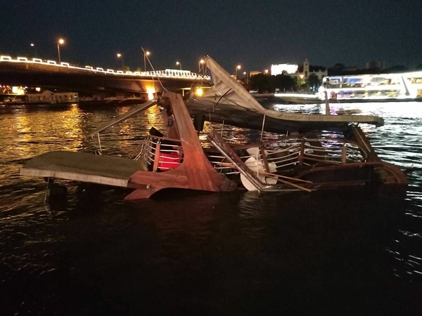 75 passengers, staff saved as cruise ship sinks in Chao Phraya River 75 passengers, staff saved as cruise ship sinks in Chao Phraya River