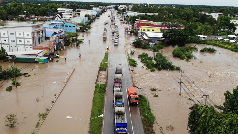 Nong Bua Lamphu hit severely by flooding Nong Bua Lamphu hit severely by flooding
