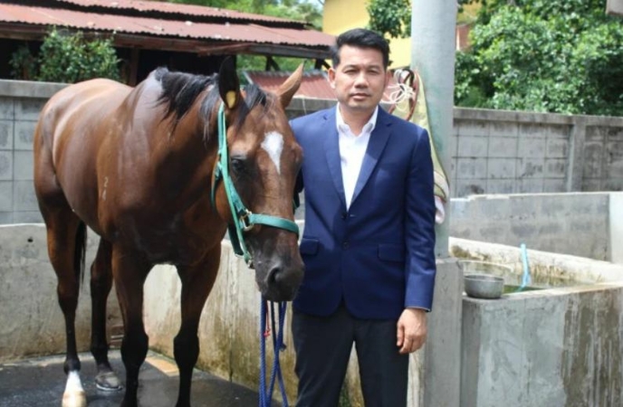 Horse owners plead for reopening of race tracks Horse owners plead for reopening of race tracks