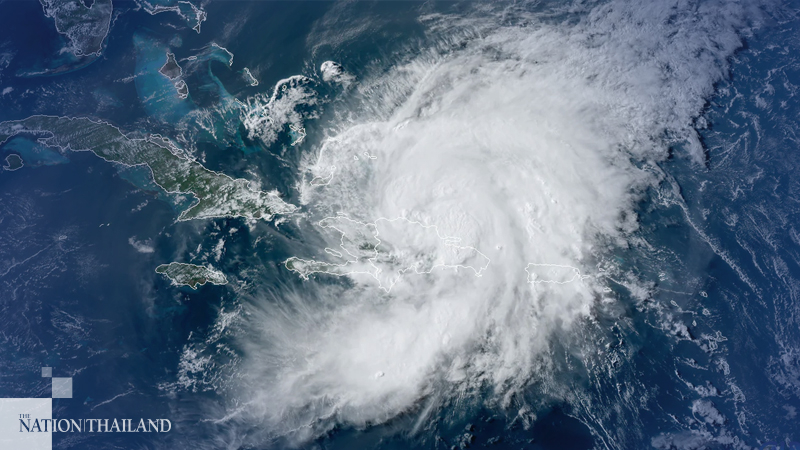 Isaias regains hurricane strength, approaches Carolinas, charges north Isaias regains hurricane strength, approaches Carolinas, charges north