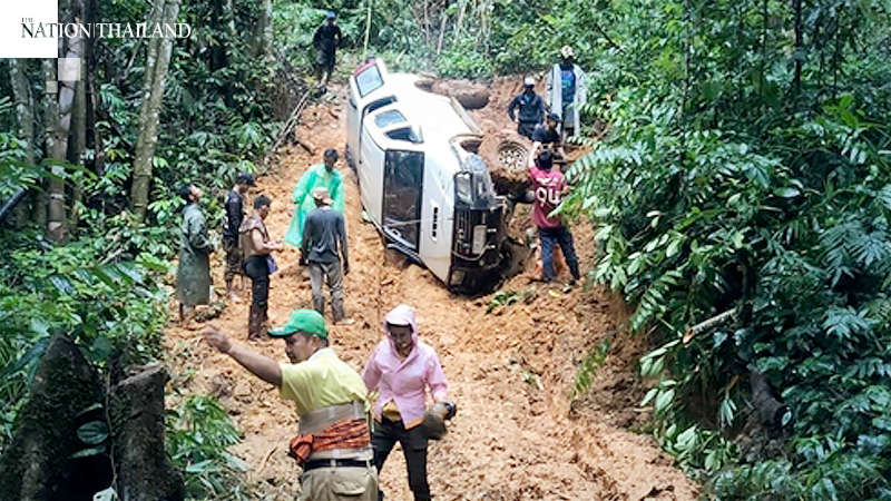 Medical team unhurt as vehicle overturns in Kanchanaburi Medical team unhurt as vehicle overturns in Kanchanaburi