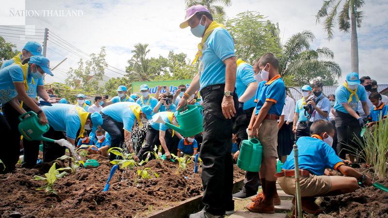 Prayut ‘plants love’ in Nonthaburi boys’ home ahead of Mother’s Day Prayut ‘plants love’ in Nonthaburi boys’ home ahead of Mother’s Day