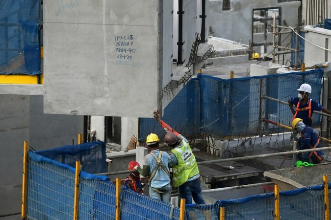 The change could help the construction sector find its feet more quickly after all workers have been tested. ST PHOTO: KUA CHEE SIONG