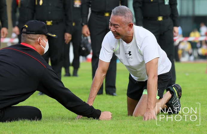 Army chief joins annual fitness test Army chief joins annual fitness test