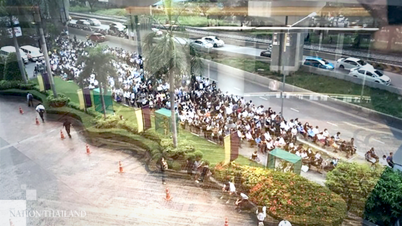 8,000 job applicants for 300 vacancies at a Bangkok hotel 8,000 job applicants for 300 vacancies at a Bangkok hotel