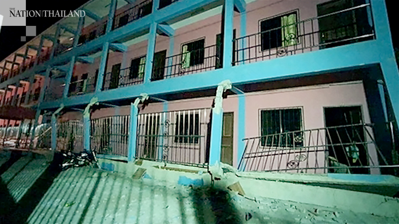 Horrified residents of 3-storey building flee for their lives as it tilts backwards Horrified residents of 3-storey building flee for their lives as it tilts backwards