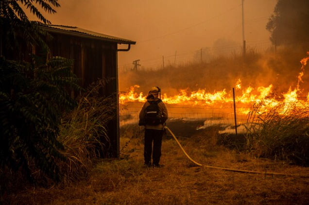 California wildfires burn at least 600,000 acres in one week, killing 5 and degrading air quality California wildfires burn at least 600,000 acres in one week, killing 5 and degrading air quality