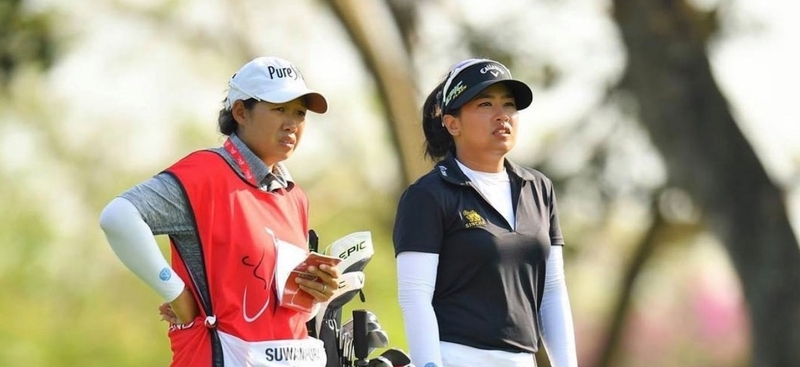 Jasmine SUwannapura (right) and her caddie (Credit to SwingDish)