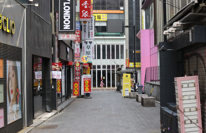 S. Korea faces hard choices of near-lockdown as coronavirus resurges S. Korea faces hard choices of near-lockdown as coronavirus resurges