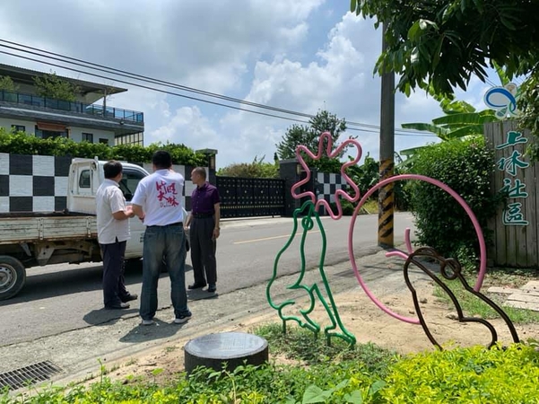 The mayor said that many migrant workers and foreign exchange students have been moving into Shanglin community(上林社區)for centralized quarantine. (photo courtesy/ 簡志偉@Facebook)