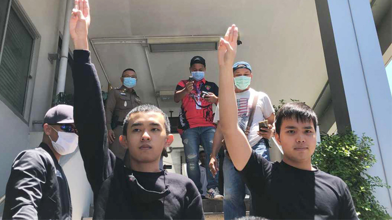 Two Free Youth activists get bail, warn govt must meet their demands Two Free Youth activists get bail, warn govt must meet their demands