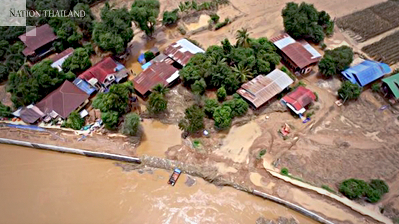 Sukhothai picks up the pieces after being ravaged by floods Sukhothai picks up the pieces after being ravaged by floods
