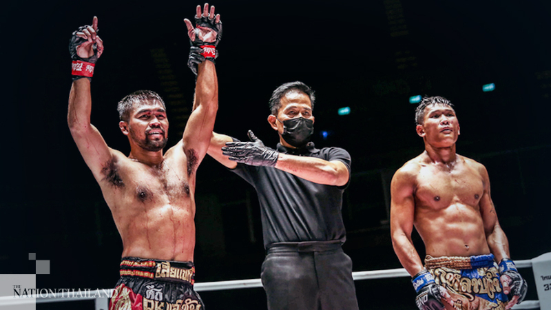 Rodlek PK Saenchaimuaythaigym is raised the winner.