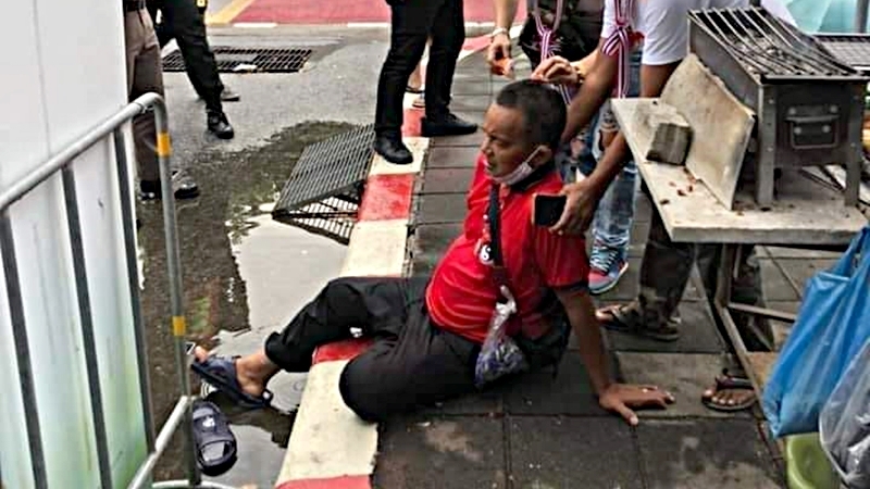 Innocent street sweeper beaten up when royalists ‘see red’ Innocent street sweeper beaten up when royalists ‘see red’
