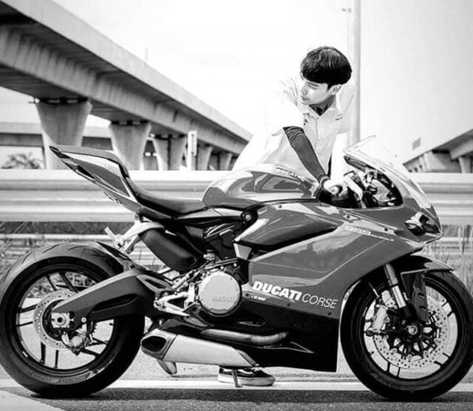 Famous teen game streamer dies in bike crash Famous teen game streamer dies in bike crash