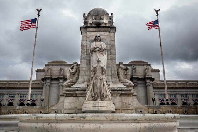 The Columbus Circle fountain, shown in 2017, is outside Union Station in Washington.  CREDIT: Photo for The Washington Post by Evelyn Hockstein
