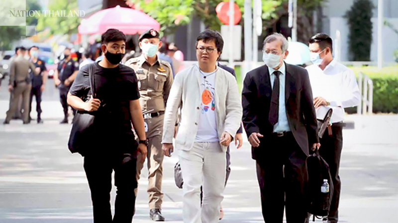 Rights lawyer Arnon, democracy activist Phanuphong attend court hearing on bail Rights lawyer Arnon, democracy activist Phanuphong attend court hearing on bail
