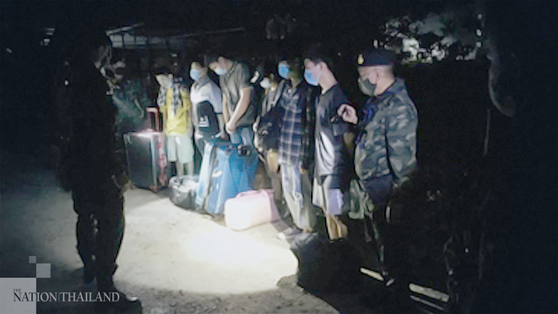 Five Thais and a Chinese caught trying to enter from Myanmar Five Thais and a Chinese caught trying to enter from Myanmar