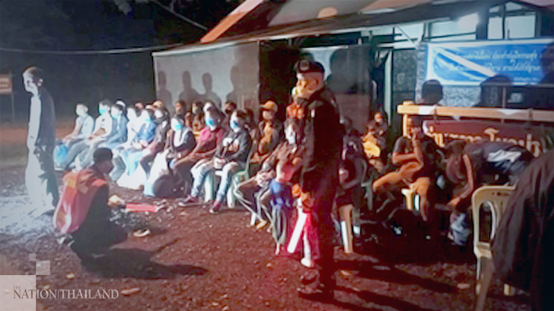 30 Laotian illegal migrants caught on bus heading to Bangkok 30 Laotian illegal migrants caught on bus heading to Bangkok