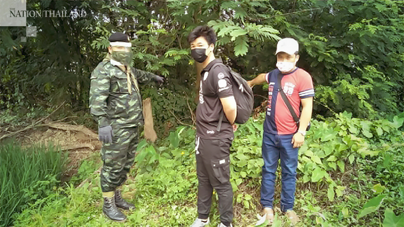 Two Myanmar men caught while crossing Mae Sai River to enter Chiang Rai Two Myanmar men caught while crossing Mae Sai River to enter Chiang Rai