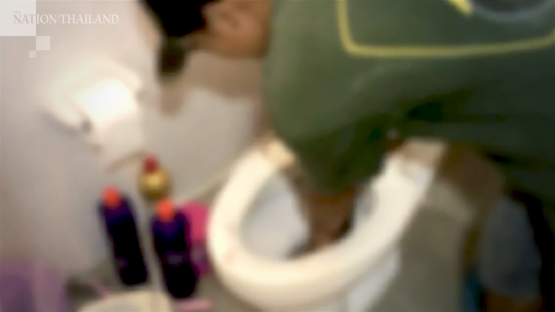 Boa constrictor takes bite out of 18-year-old in toilet Boa constrictor takes bite out of 18-year-old in toilet