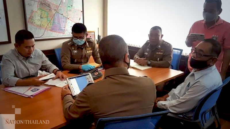 One Samut Prakan shooter surrenders as police wait for other to show up One Samut Prakan shooter surrenders as police wait for other to show up