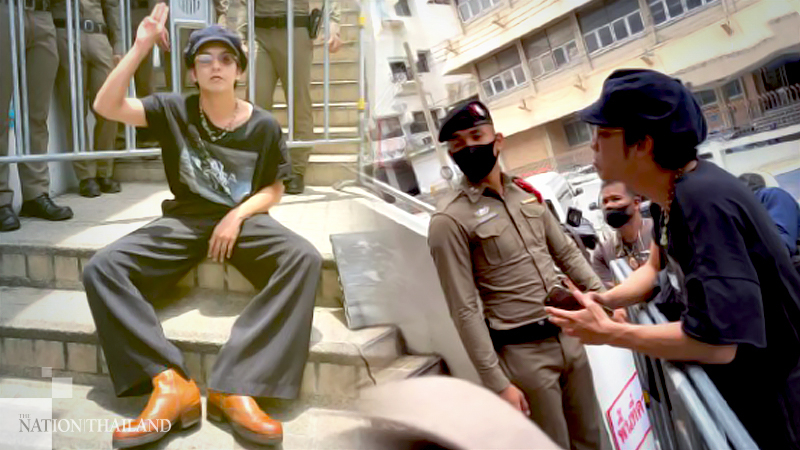 Singer behind ‘blue paint’ attack agrees to acknowledge charges Singer behind ‘blue paint’ attack agrees to acknowledge charges