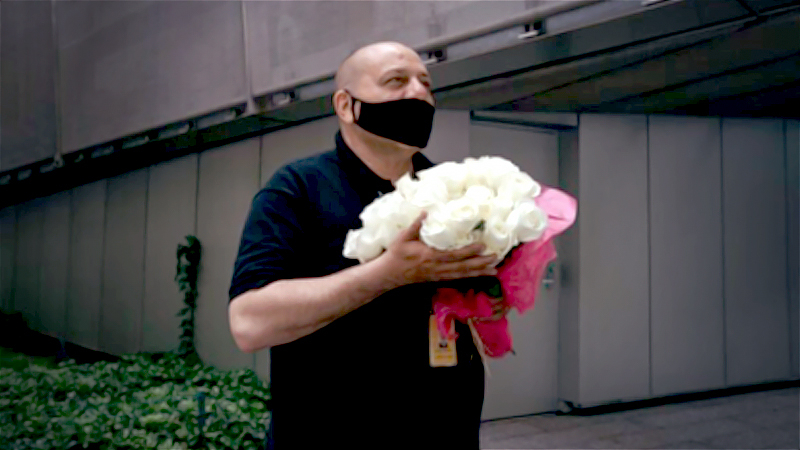 A devoted florist gives each 9/11 victim a white birthday rose A devoted florist gives each 9/11 victim a white birthday rose