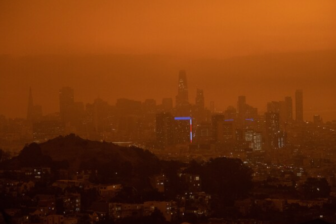 a A view of downtown San Francisco at 11:15 a.m. Wednesday. San Francisco was blanketed in an eerie haze from the wildfires. MUST CREDIT: Photo by Nick Otto for The Washington Post