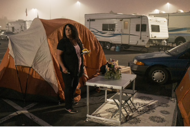Deborah Stratton on Sunday in Happy Valley, at the evacuation area in the Clackamas Town Center parking lot. MUST CREDIT: Photo by Mason Trinca for The Washington Post.