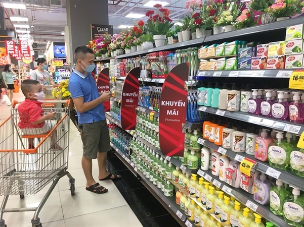 At Saigon Co.opmart in HCM City. Domestic consumption is one of the key factors to lift the Vietnamese economy in 2021, according to the Asia Development Bank (ADB). — VNA/VNS Photo Thanh Vũ
