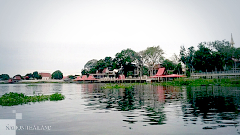 Wat Chantharam’s fish sanctuary dying from lack of fresh water Wat Chantharam’s fish sanctuary dying from lack of fresh water