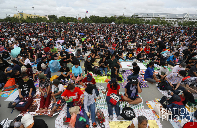 Police ban gatherings near Supreme Court, Govt House, as protesters flood Sanam Luang too Police ban gatherings near Supreme Court, Govt House, as protesters flood Sanam Luang too