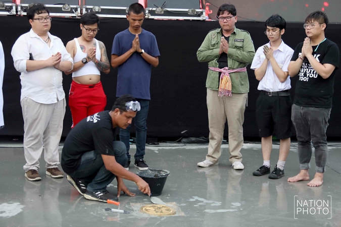Protesters install '2020 coup memorial plaque' in Sanam Luang in spirit of 1932 revolution Protesters install '2020 coup memorial plaque' in Sanam Luang in spirit of 1932 revolution