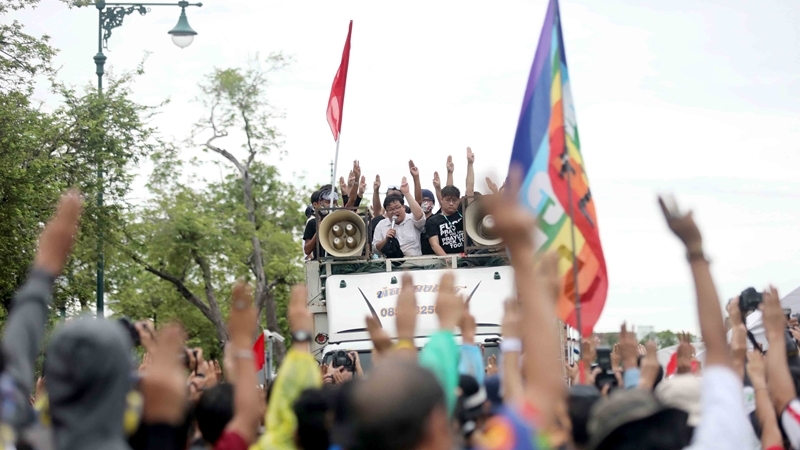 Ex-EC member says protesters risked violence with plan to march to Privy Council office Ex-EC member says protesters risked violence with plan to march to Privy Council office