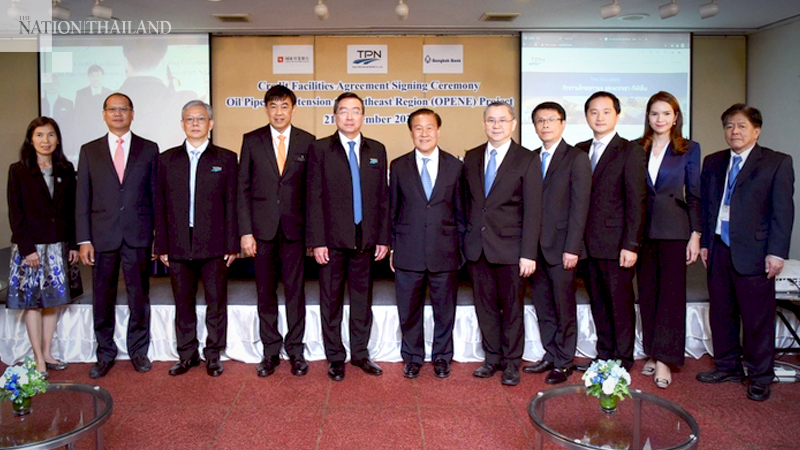 Thepparat Theppitak, EGCO Group’s president, fourth from left, jointly signs financial agreements for the extension of the Northeast petroleum pipeline (Saraburi to Khon Kaen) at The Bangkok Club, Sathorn, on Monday.