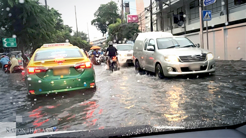 Floods engulf several Bangkok districts after rain pummels capital Floods engulf several Bangkok districts after rain pummels capital