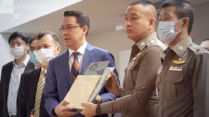 Minister files police complaint against 982 lese majeste posts Minister files police complaint against 982 lese majeste posts