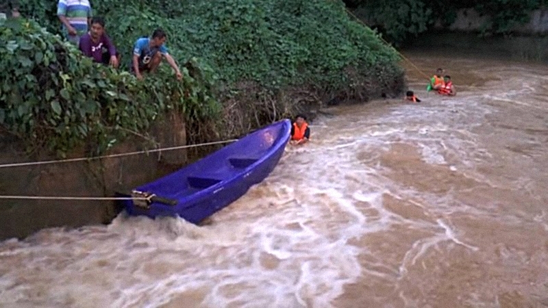 Search on for man, 69, washed away in Phrae flash flood Search on for man, 69, washed away in Phrae flash flood