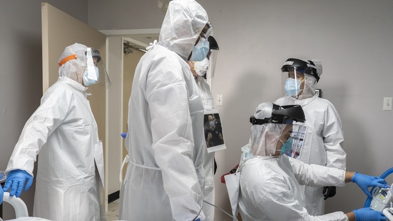Doctors and nurses wearing protective gear treat a patient in the covid-19 intensive care unit (ICU) at the United Memorial Medical Center in Houston on June 29, 2020. MUST CREDIT: Bloomberg photo by Go Nakamura.