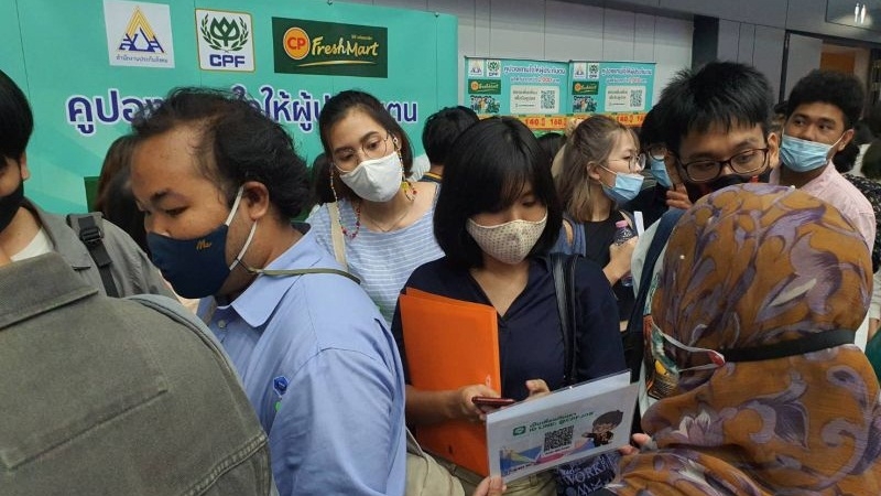 CPF to hire 8,000 new staff, gives jobseekers a taste of its products at expo CPF to hire 8,000 new staff, gives jobseekers a taste of its products at expo