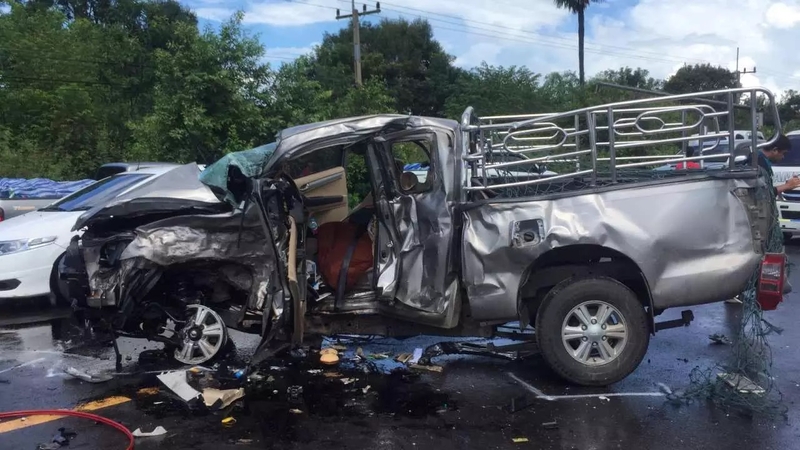 Three killed, 2 critically injured in head-on collision in Si Sa Ket Three killed, 2 critically injured in head-on collision in Si Sa Ket