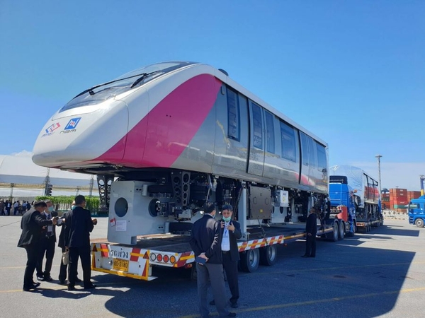 Prayut takes delivery of bogeys for new MRT lines Prayut takes delivery of bogeys for new MRT lines