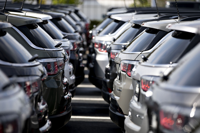 Retail buyers buoy carmakers in third quarter Retail buyers buoy carmakers in third quarter