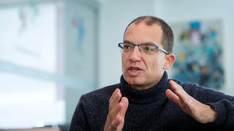 Moderna's vaccine won't be ready for the public until spring, CEO says Moderna's vaccine won't be ready for the public until spring, CEO says