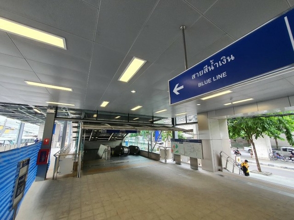 Skywalk connecting MRT Blue Line and BTS Green Line opens on Monday Skywalk connecting MRT Blue Line and BTS Green Line opens on Monday